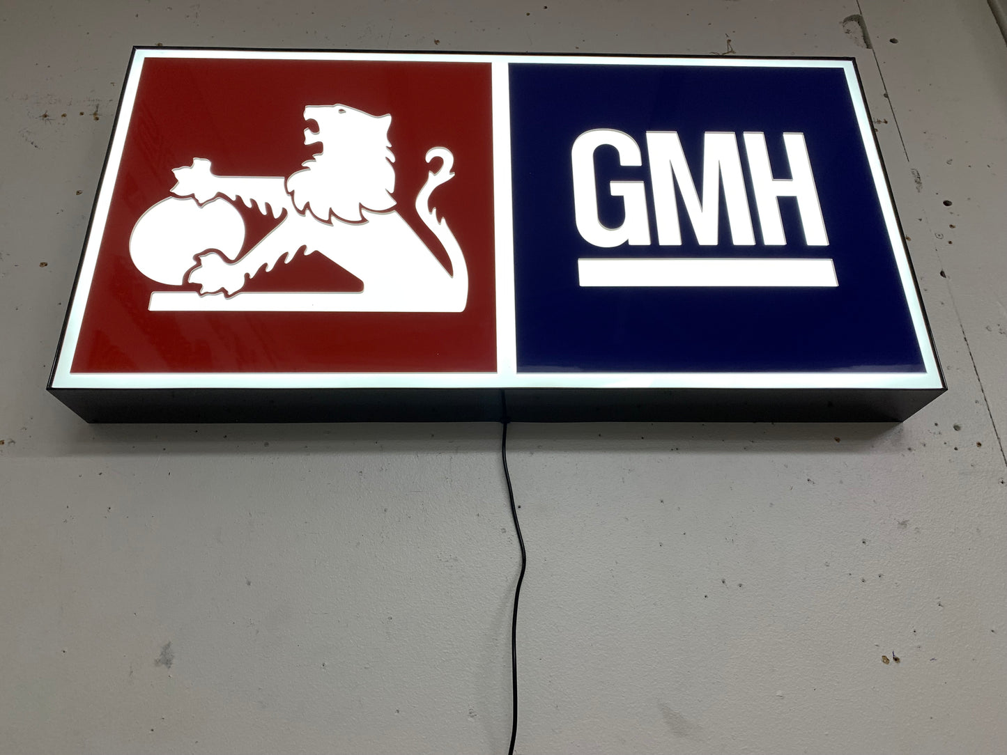 Lion Gmh Lightbox Signs