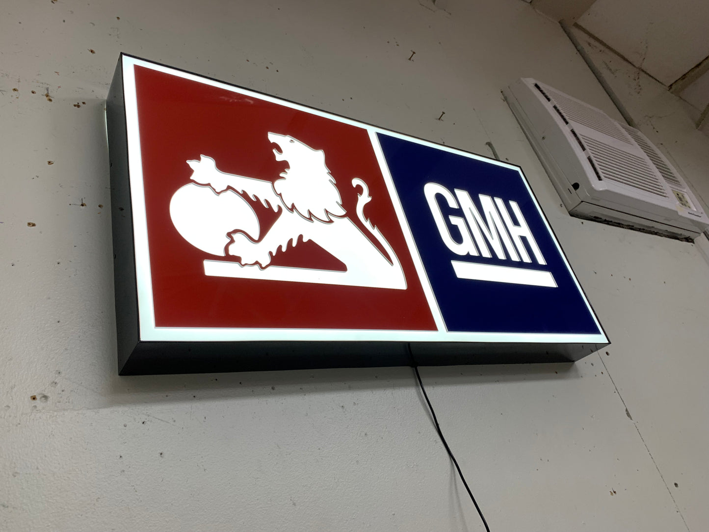 Lion Gmh Lightbox Signs
